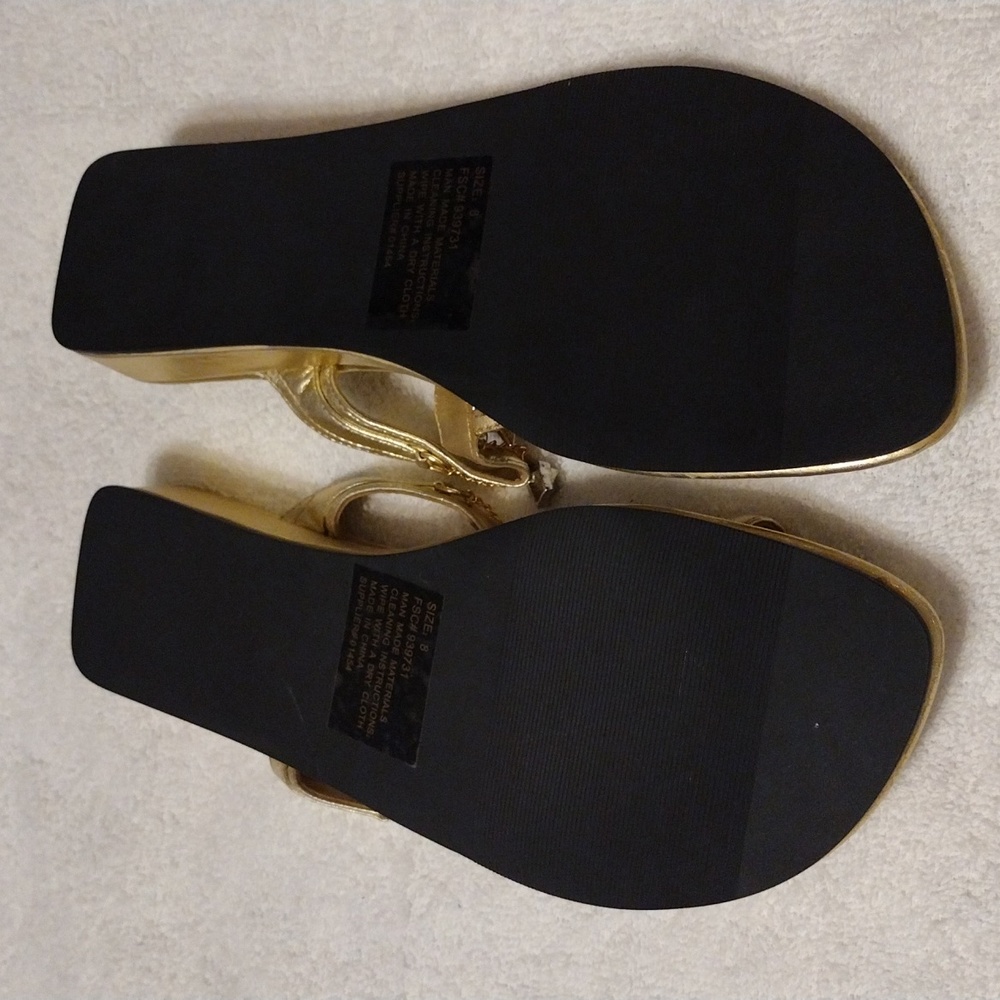Vintage Women's, handbag and matching toe sandal in gold. - Picture 4 of 9